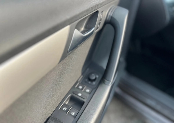 Volkswagen Passat cena 47900 przebieg: 137000, rok produkcji 2014 z Koszalin małe 154